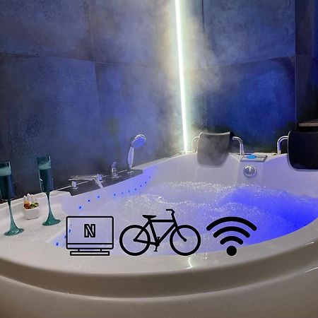 Jacuzzi & Bike Apartment, คราคูฟ ภายนอก รูปภาพ