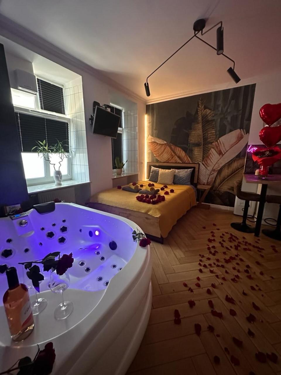 Jacuzzi & Bike Apartment, คราคูฟ ภายนอก รูปภาพ