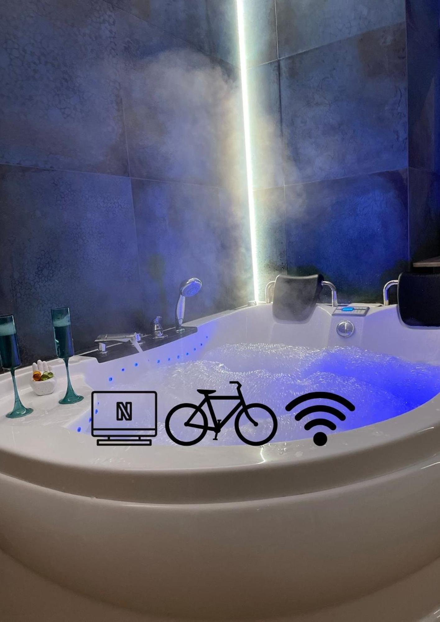 Jacuzzi & Bike Apartment, คราคูฟ ภายนอก รูปภาพ